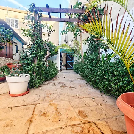 Mamas Summer House * Larnaca